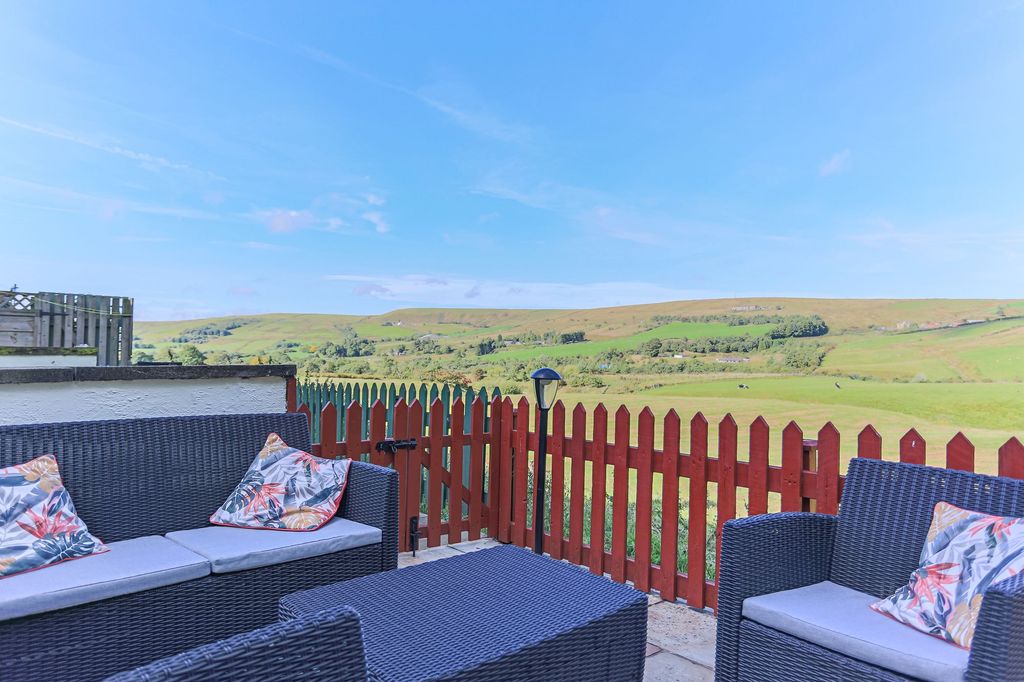 Property photo 3 of 27