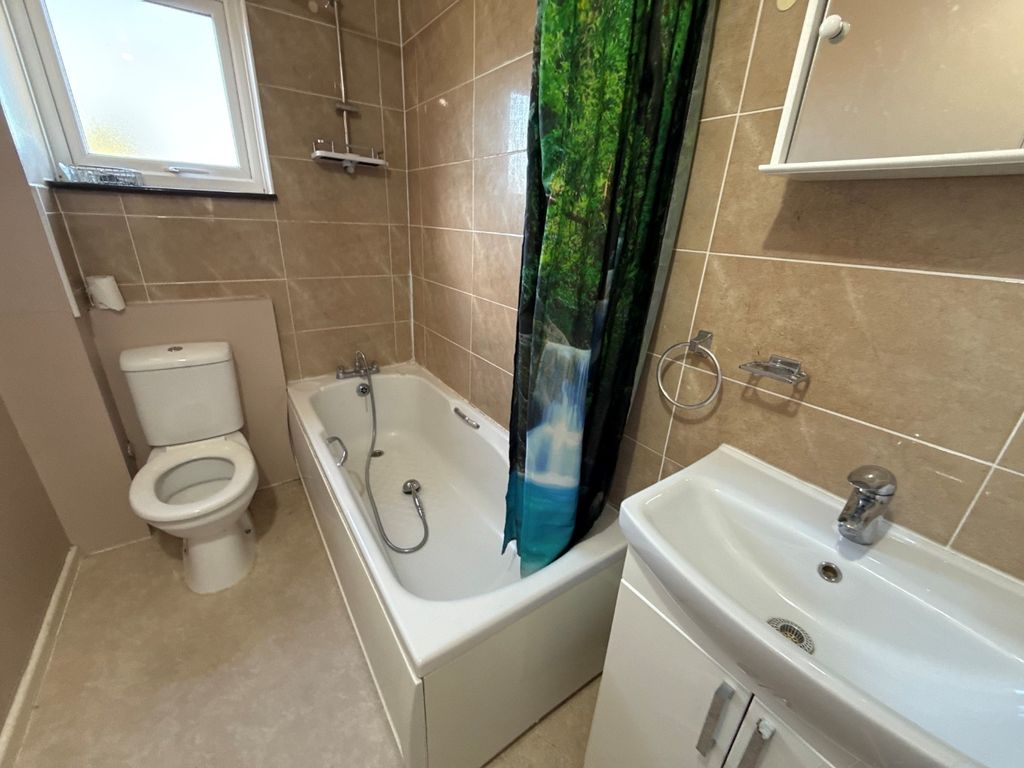 Property photo 3 of 11 4706202