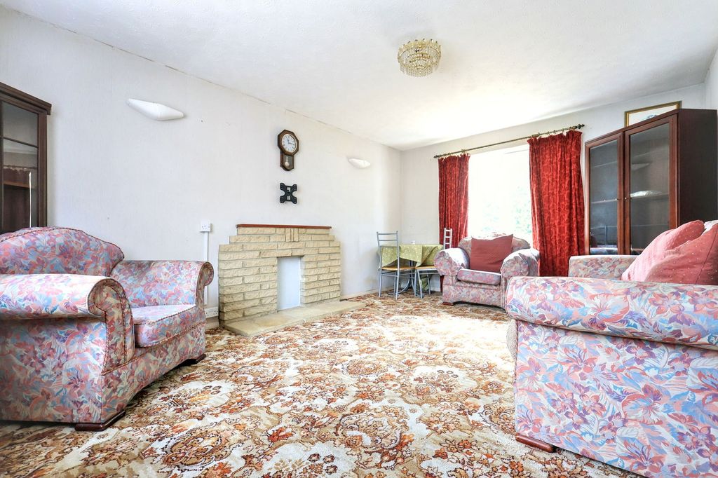 Property photo 3 of 12