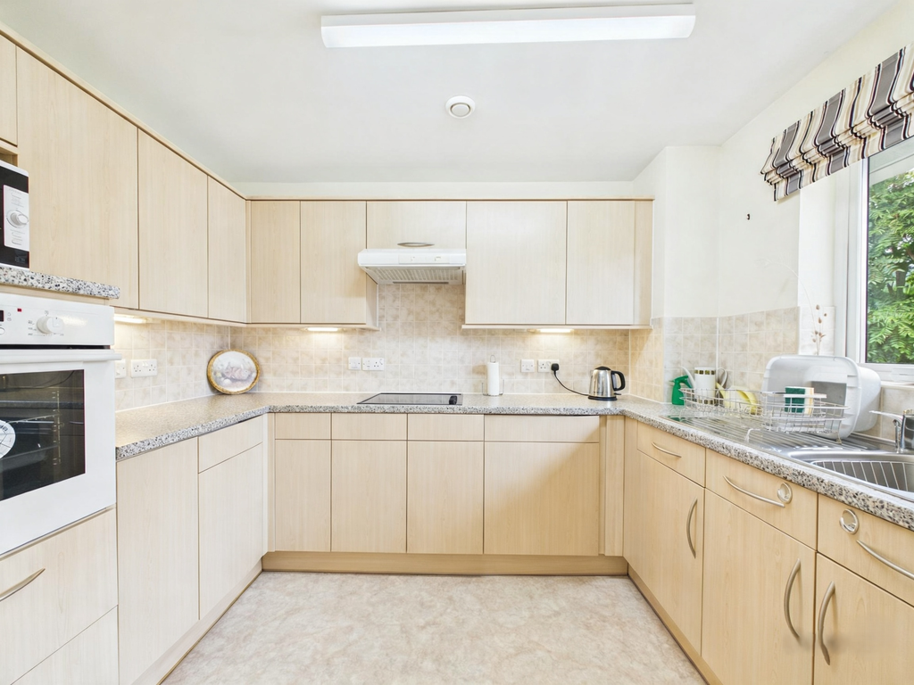 Property photo 2 of 9 Kitchen