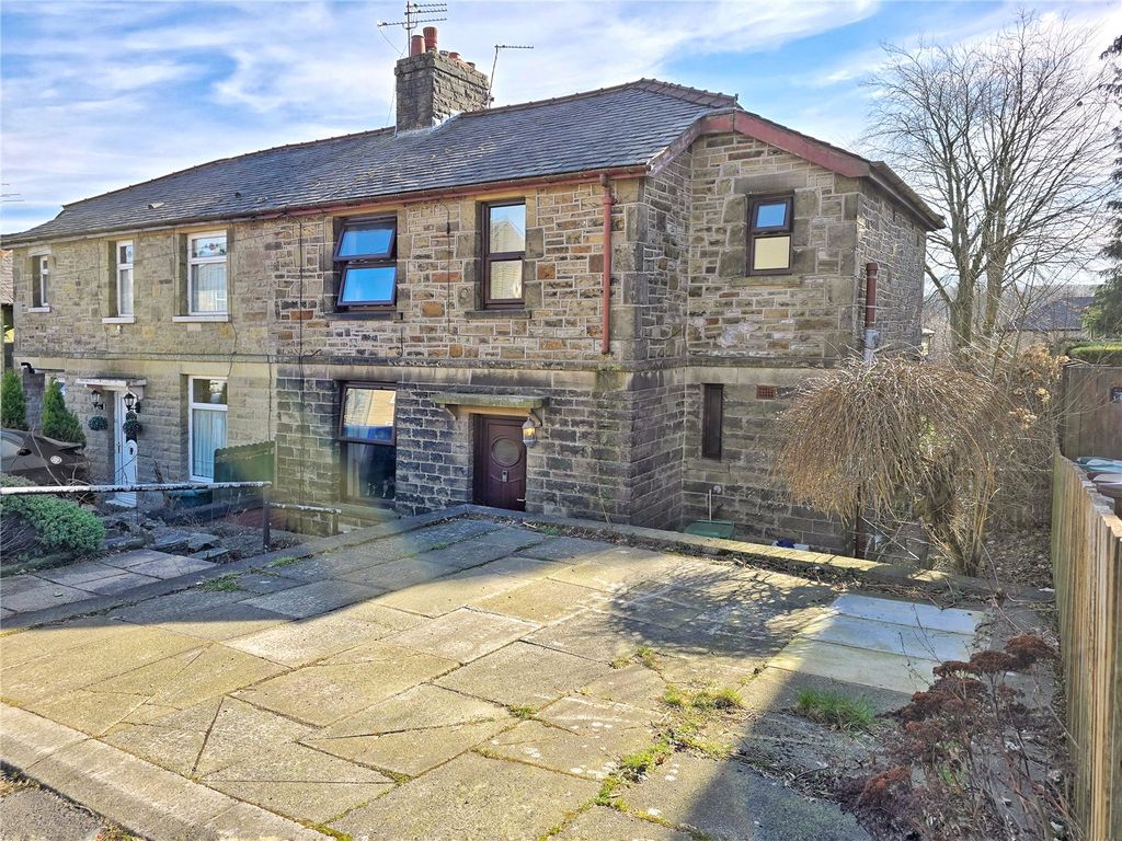 Property photo 1 of 13 Stone Semi-Detached