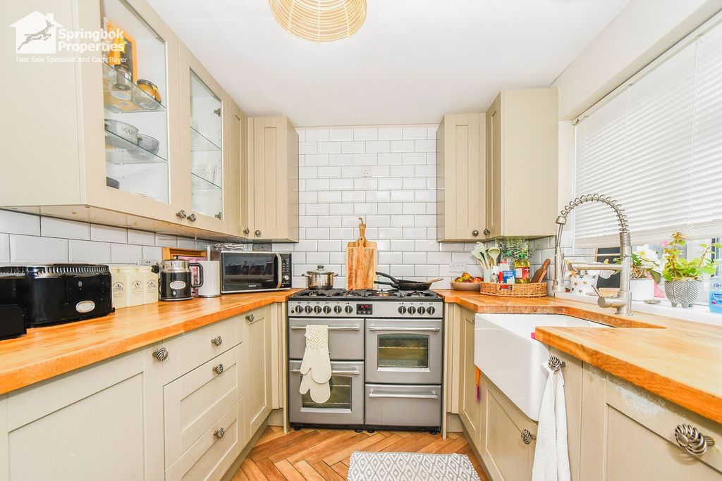 Property photo 3 of 16 Image 2