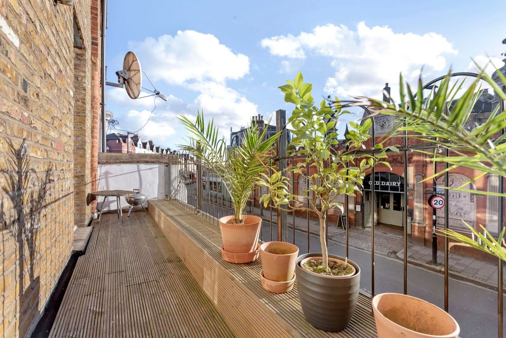 Property photo 3 of 17