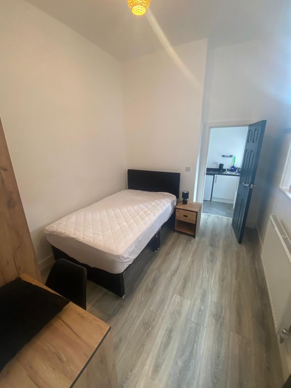Property photo 1 of 8 Room To Rent Kings Terrace, Stoke-On-Trent St4 6Eb