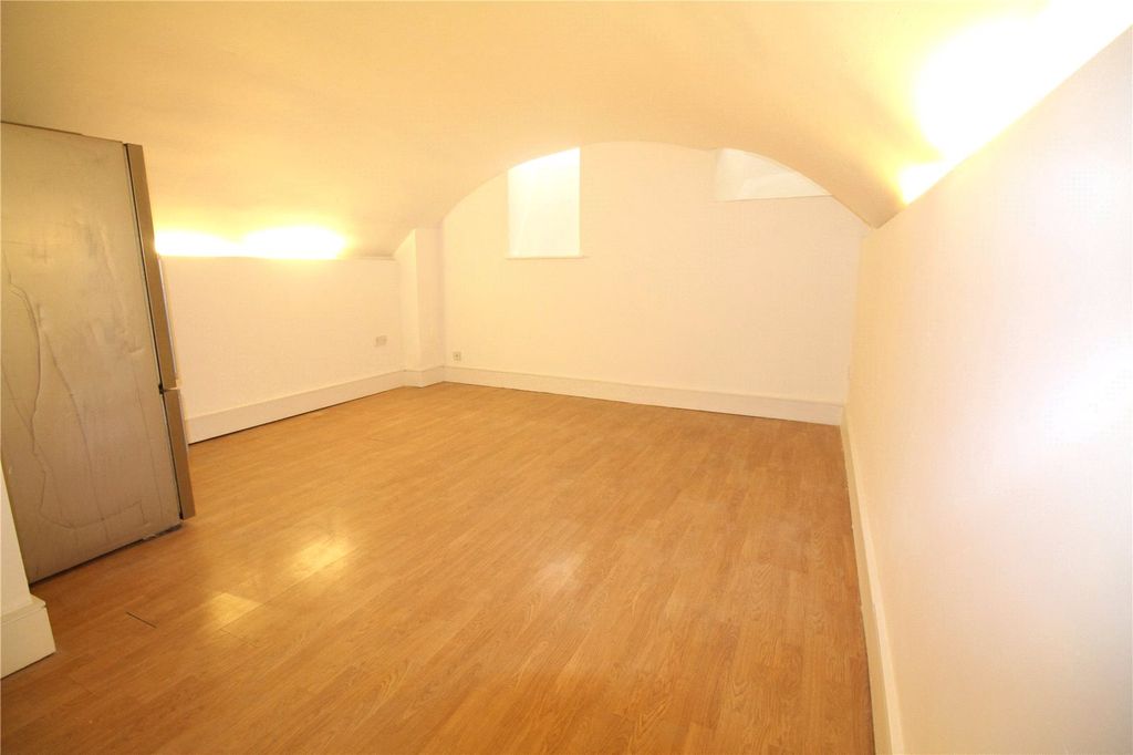 Property photo 3 of 8 Picture No. 04