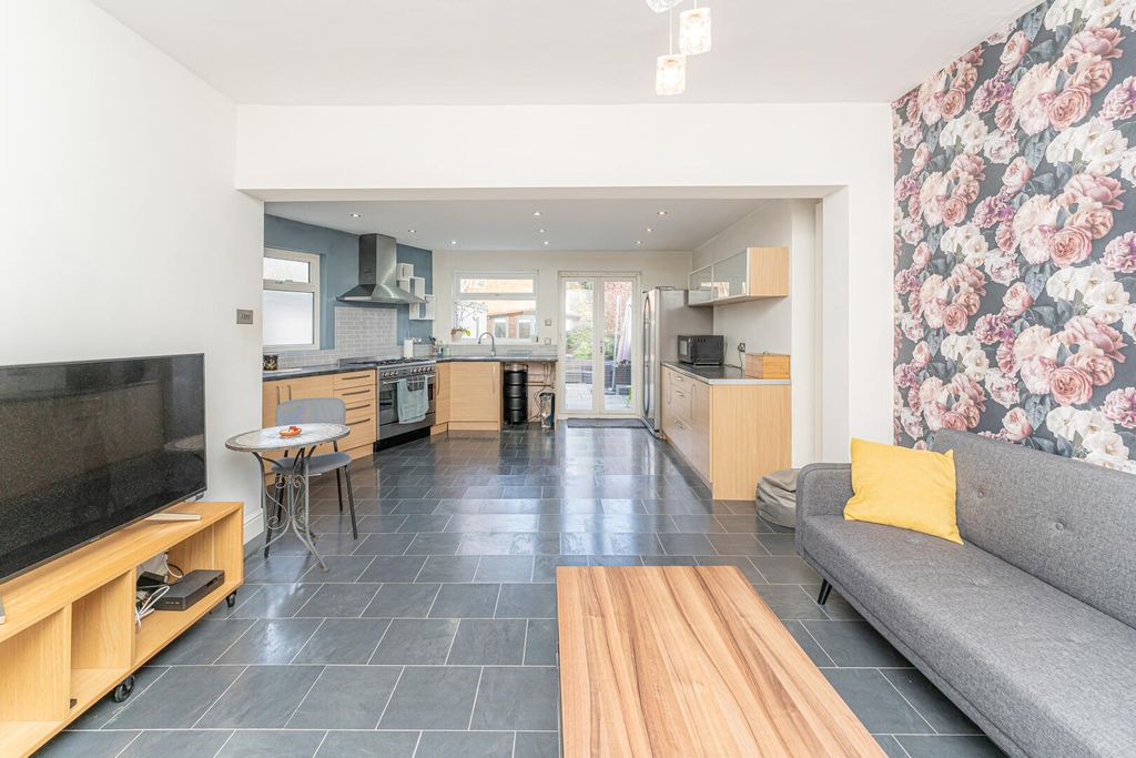 Property photo 2 of 31 Kitchen