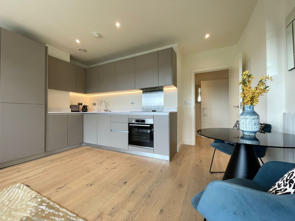 Property photo 3 of 8 Gallery