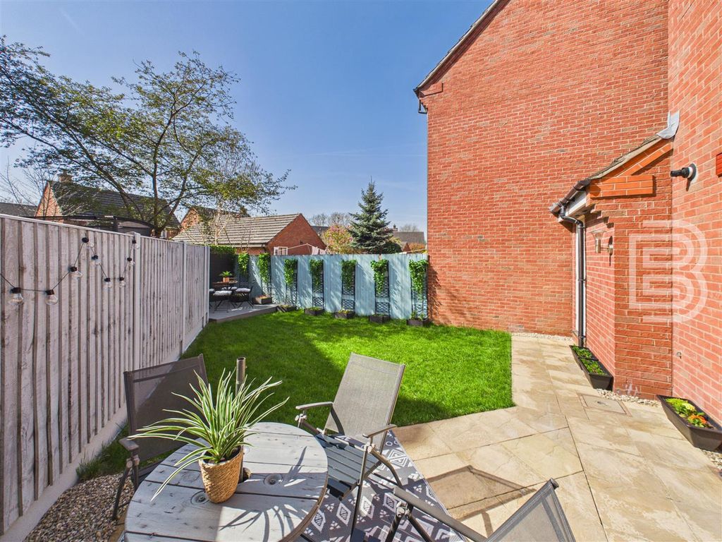 Property photo 2 of 18 Garden (2).Jpg