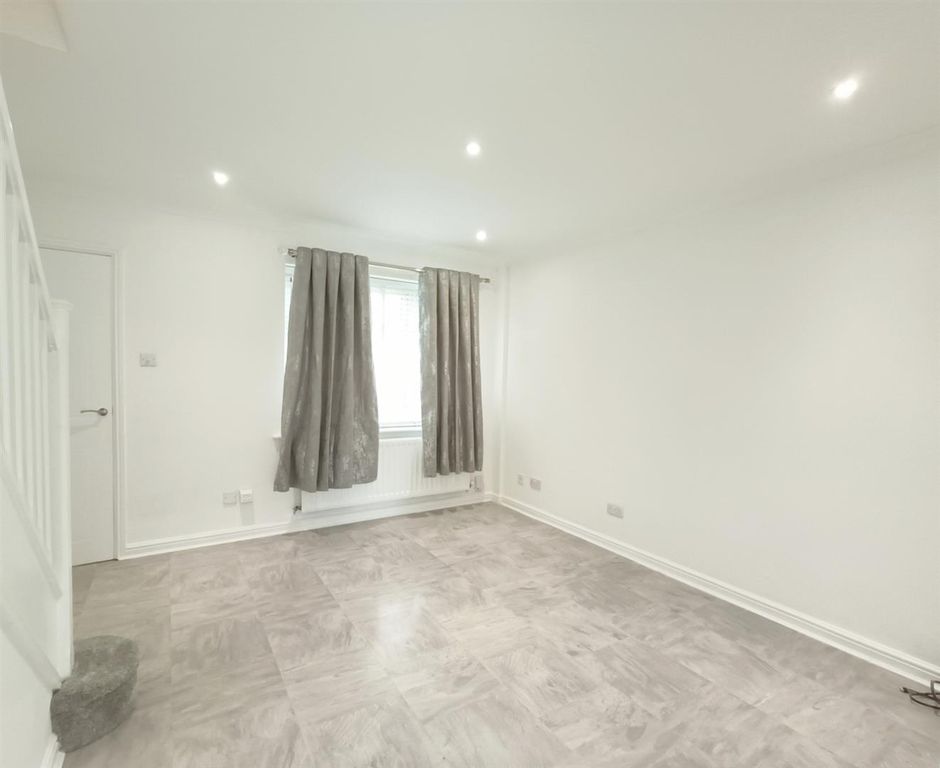 Property photo 3 of 10 Lune Road, Platt Bridge, Wigan, Wn2 5Hg