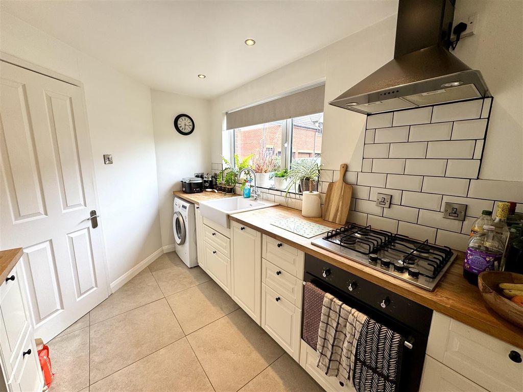 Property photo 2 of 17 Kitchen