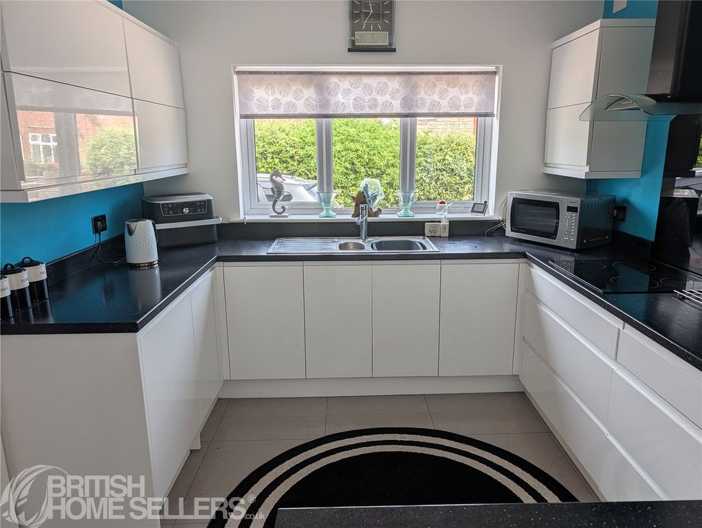 Property photo 2 of 43 Picture No. 29