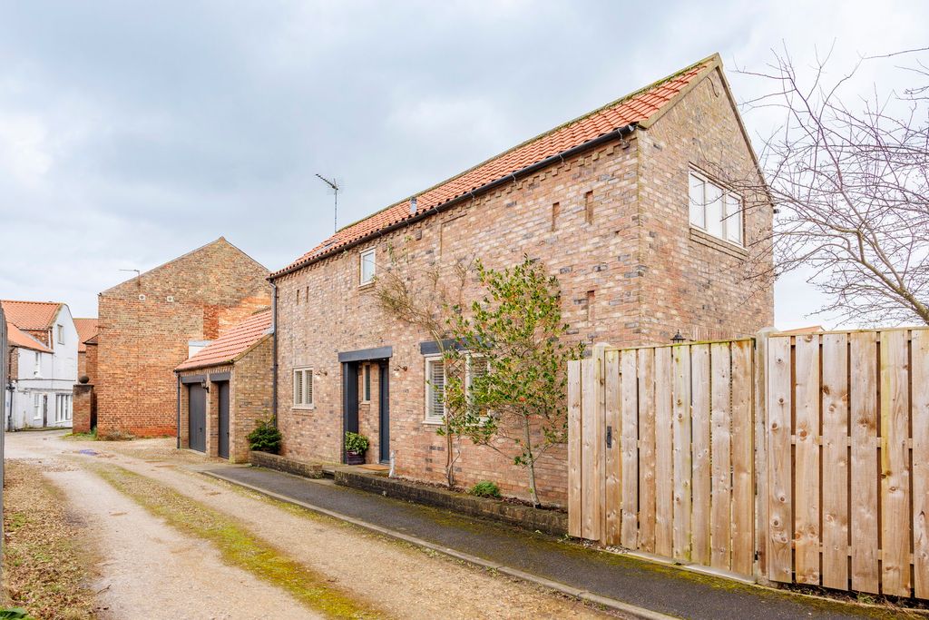 Property photo 1 of 24