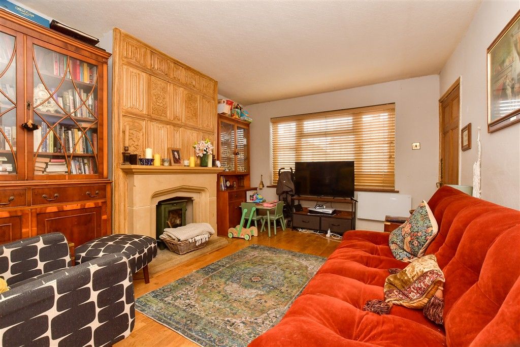 Property photo 3 of 11 Lounge