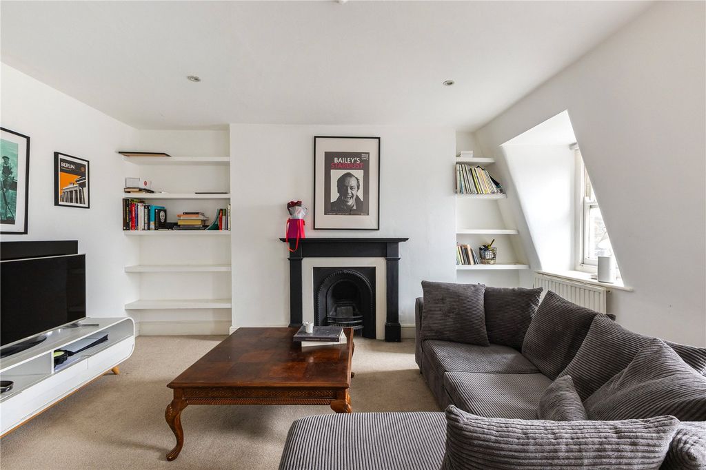 Property photo 3 of 9 Reception