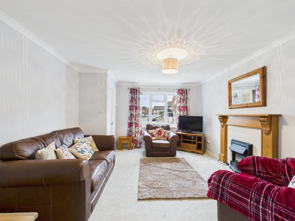 Property photo 3 of 14 Lounge