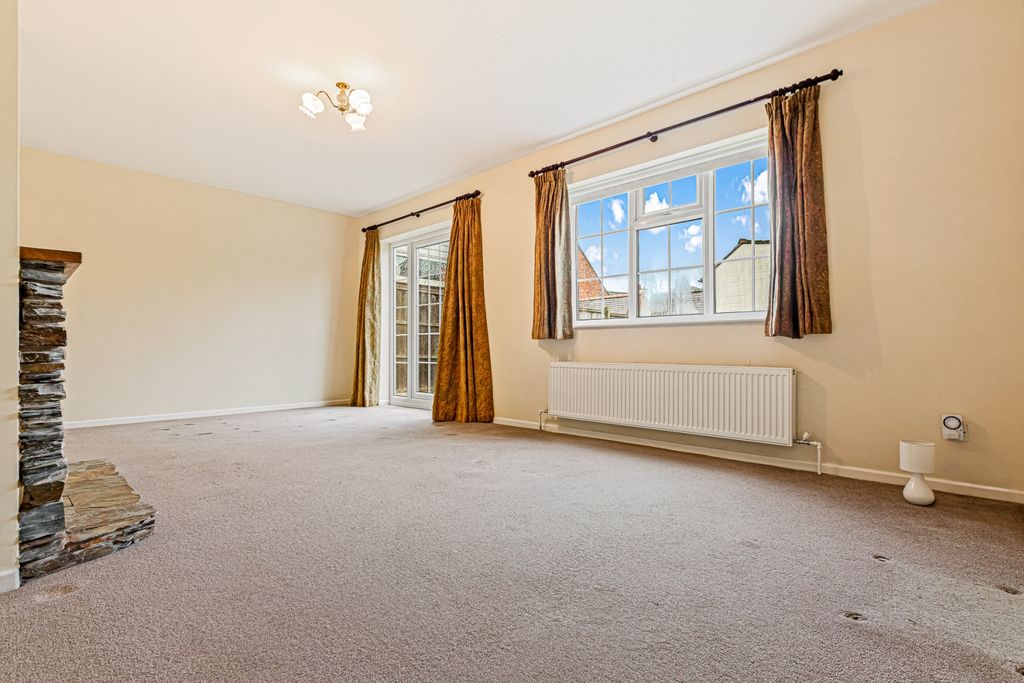 Property photo 3 of 16 Sitting Room 2