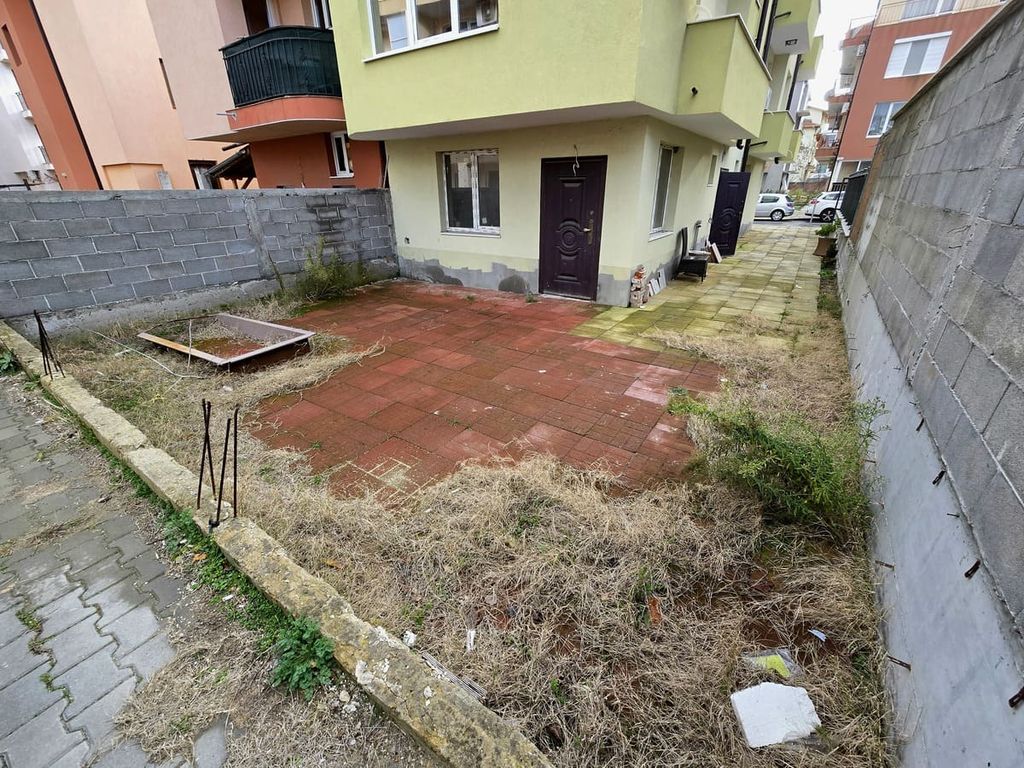 Property photo 1 of 12