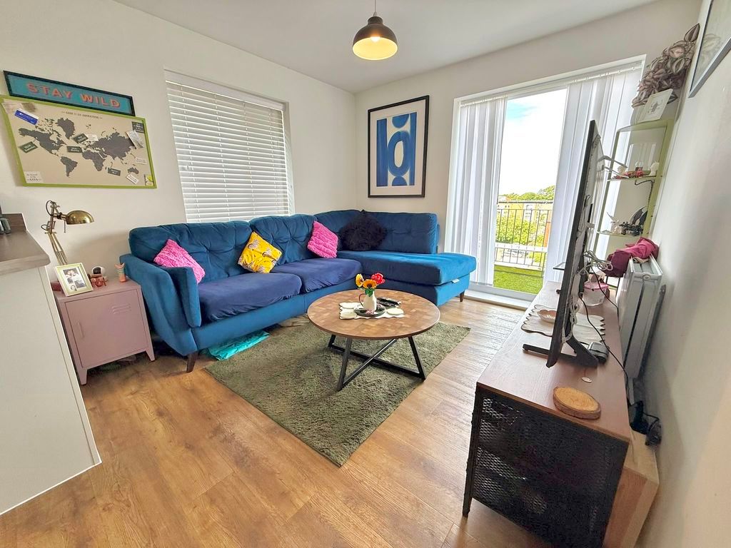 Property photo 2 of 14 Lounge