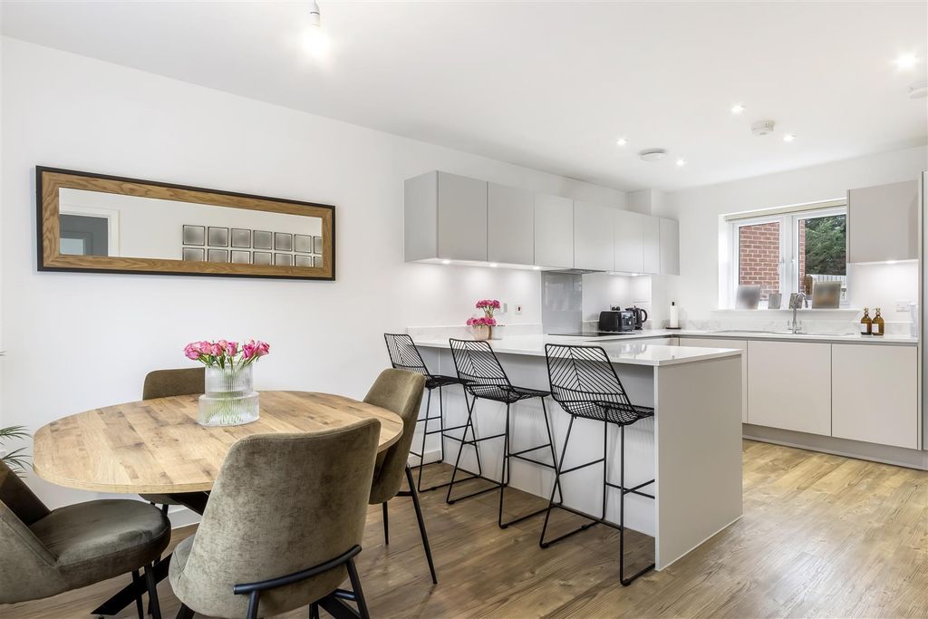 Property photo 2 of 25 Kitchen/Dining Room