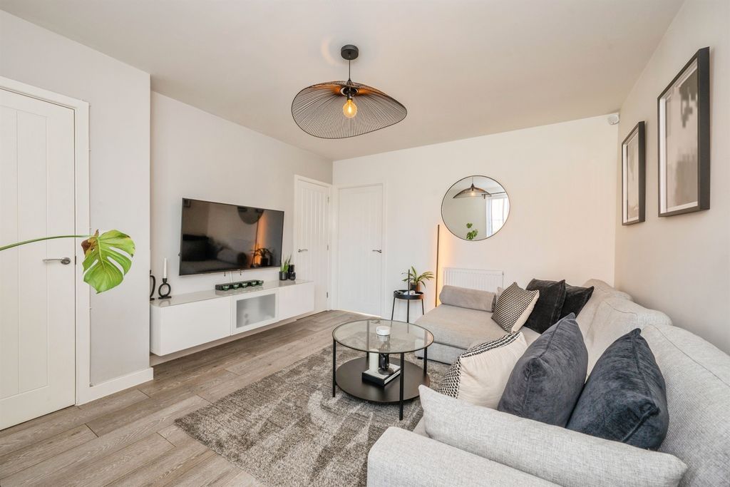 Property photo 3 of 20