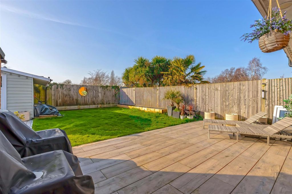 Property photo 3 of 19 Melrose Avenue_14.Jpg