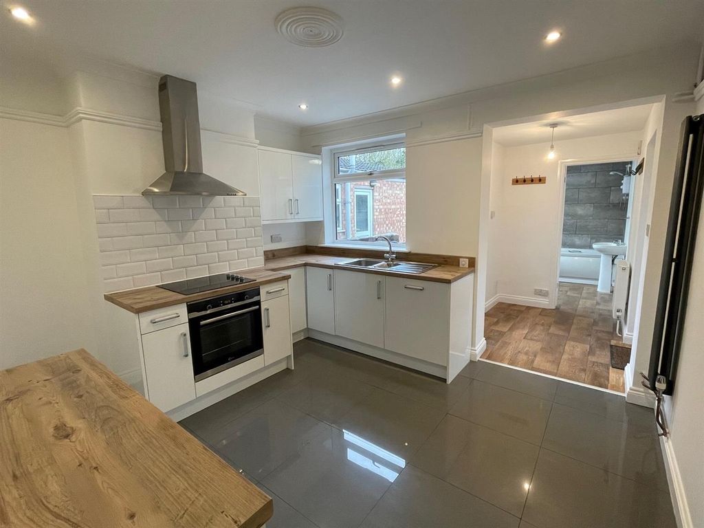 Property photo 1 of 15 Kitchen 1.Jpg