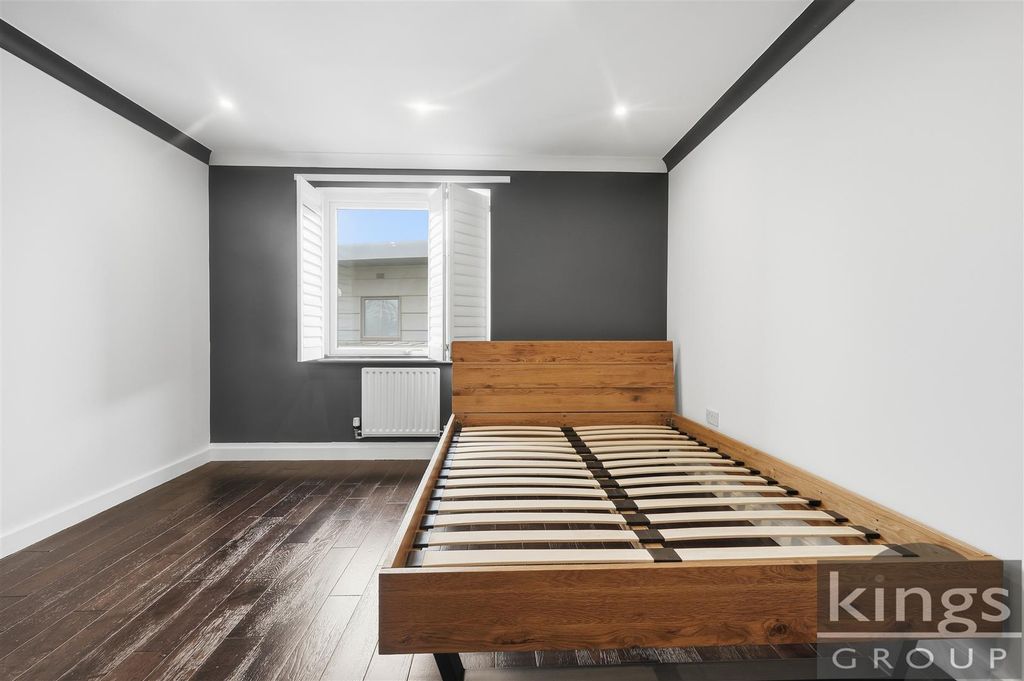 Property photo 3 of 13 Bedroom