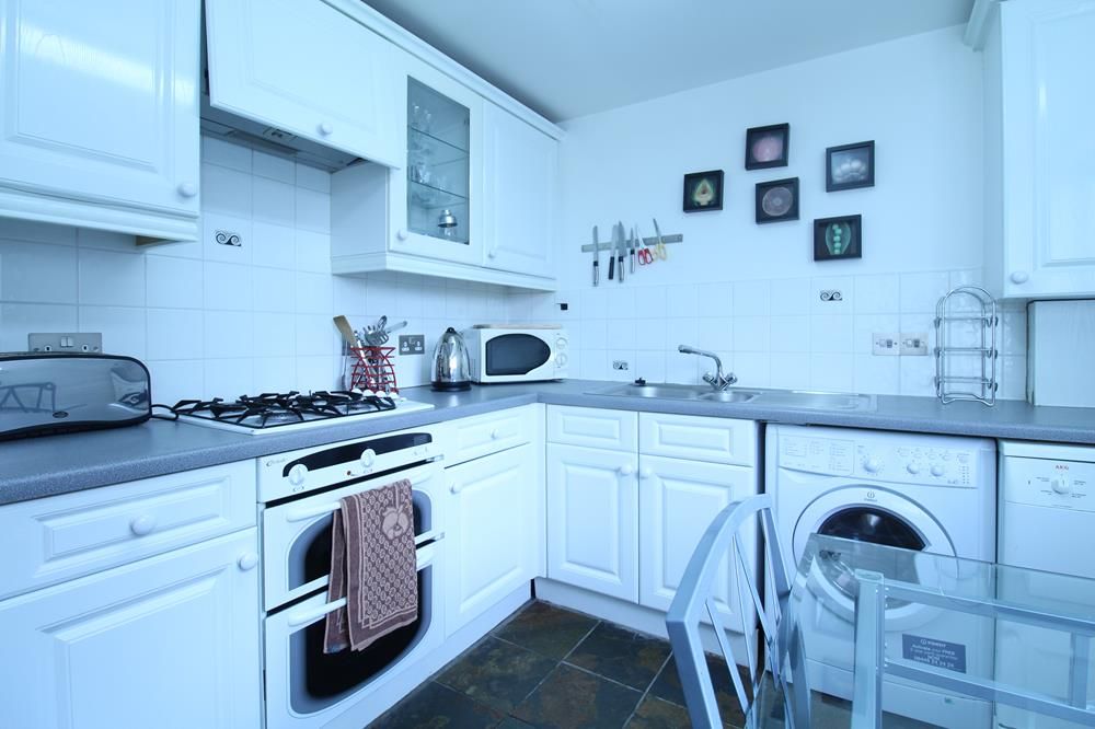 Property photo 3 of 10 Kitchen