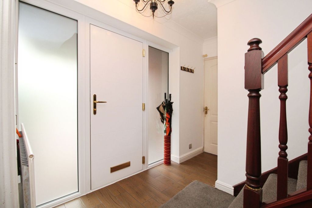 Property photo 3 of 33