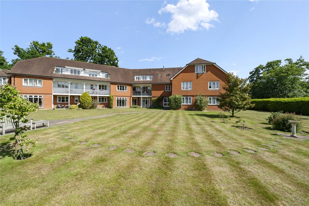 Property photo 1 of 13 Ground Floor Flat
