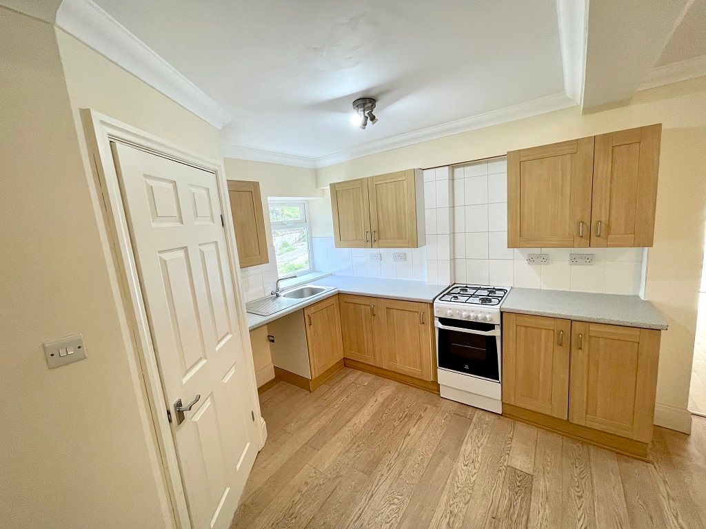 Property photo 3 of 8 Kitchen
