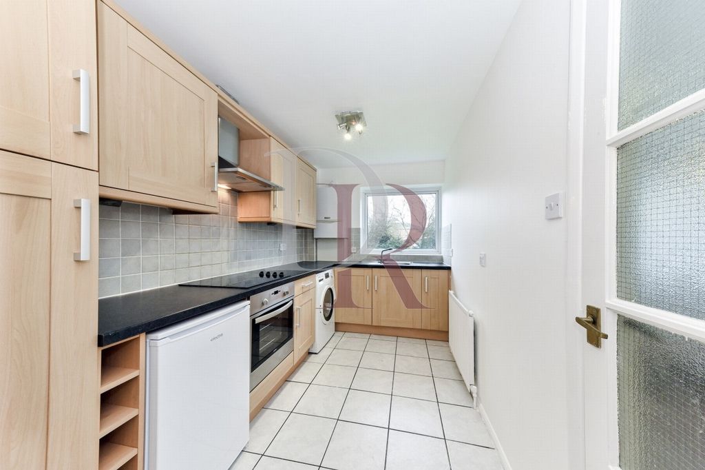 Property photo 3 of 12 Kitchen