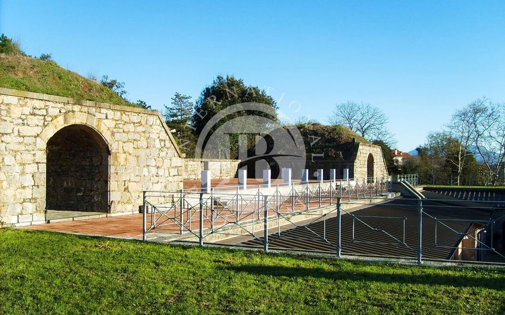 Property photo 2 of 25