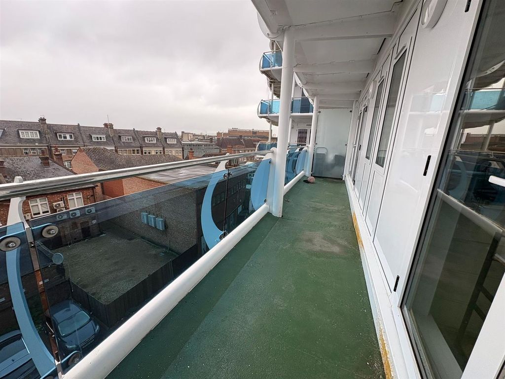 Property photo 2 of 7 Balcony