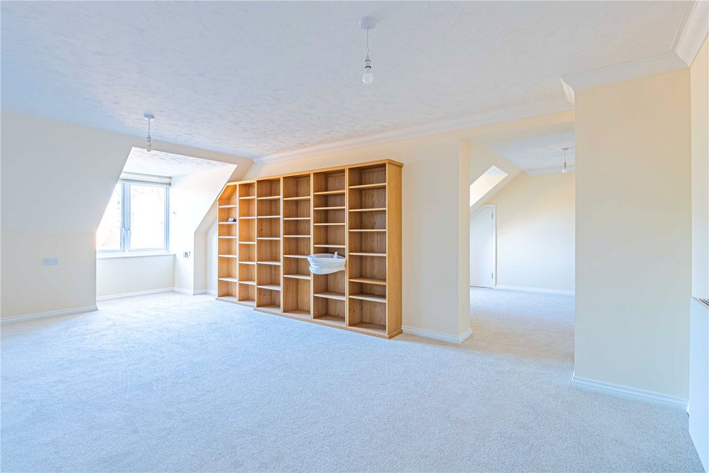 Property photo 2 of 24 Picture No. 18