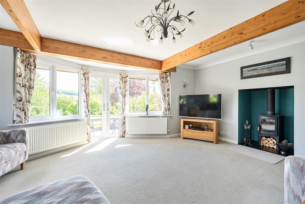 Property photo 3 of 35 Sitting Room