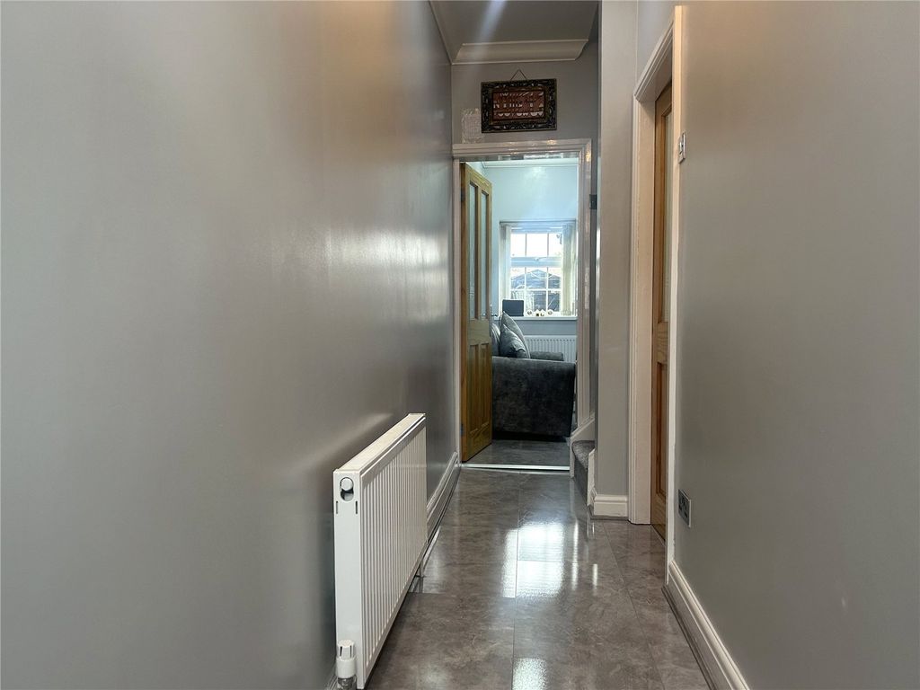 Property photo 2 of 20 Entrance Hallway