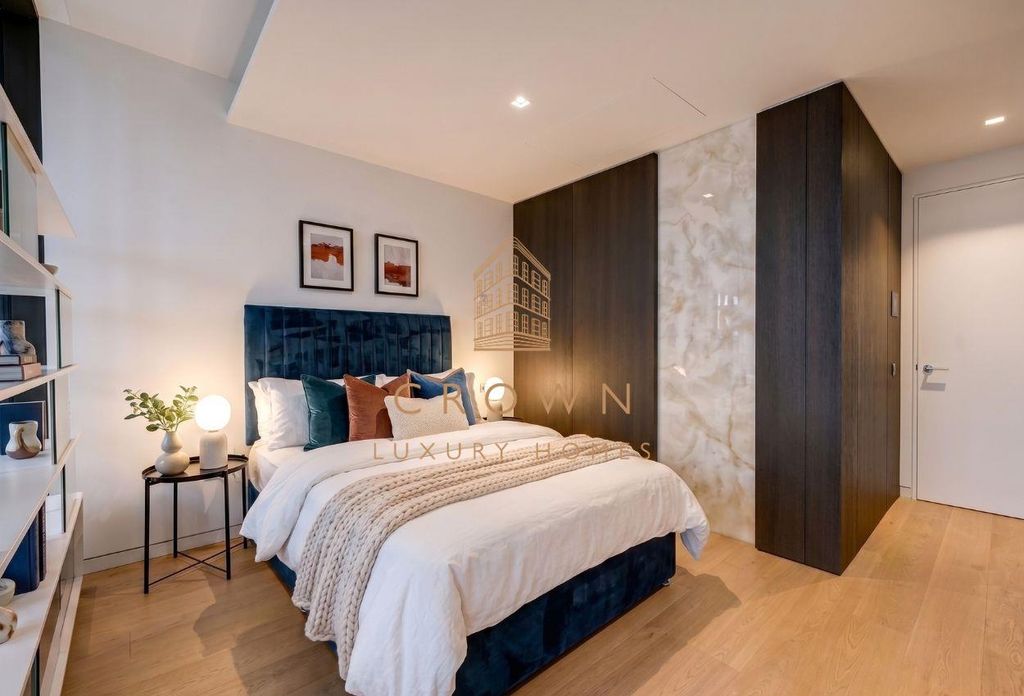 Property photo 3 of 18 Casson Square, 007012 (2).Jpg