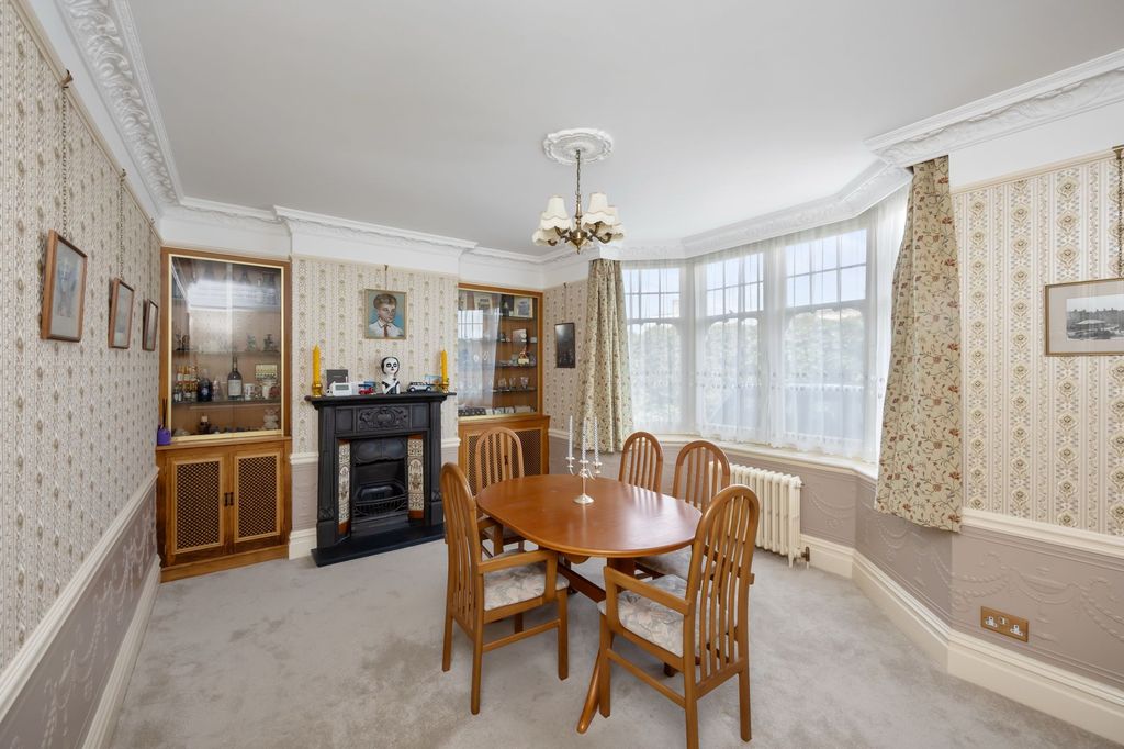 Property photo 2 of 23