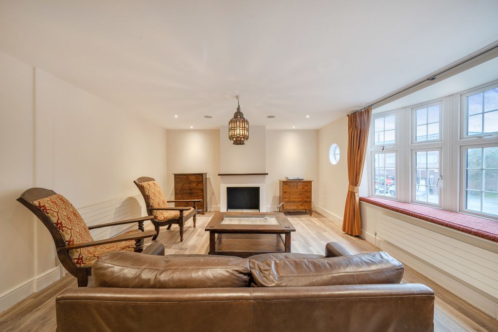 Additional image 18 of 3 bed flat for saleMarsh Road, Pinner, Middlesex HA5