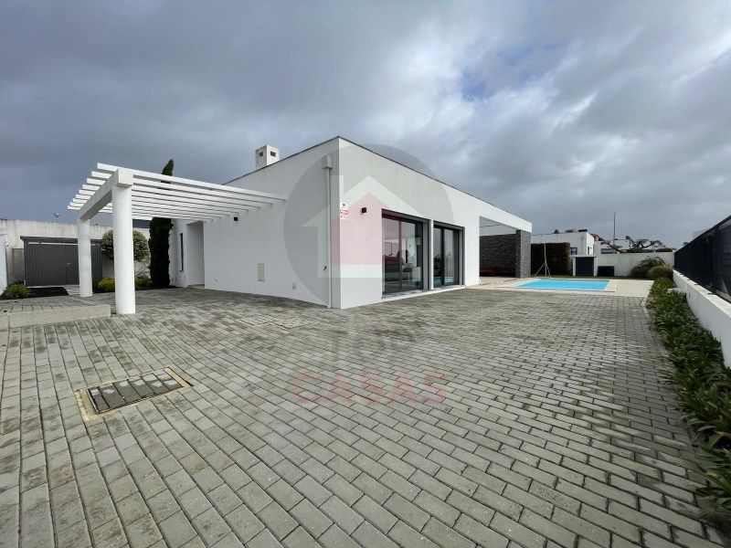 Property photo 2 of 32