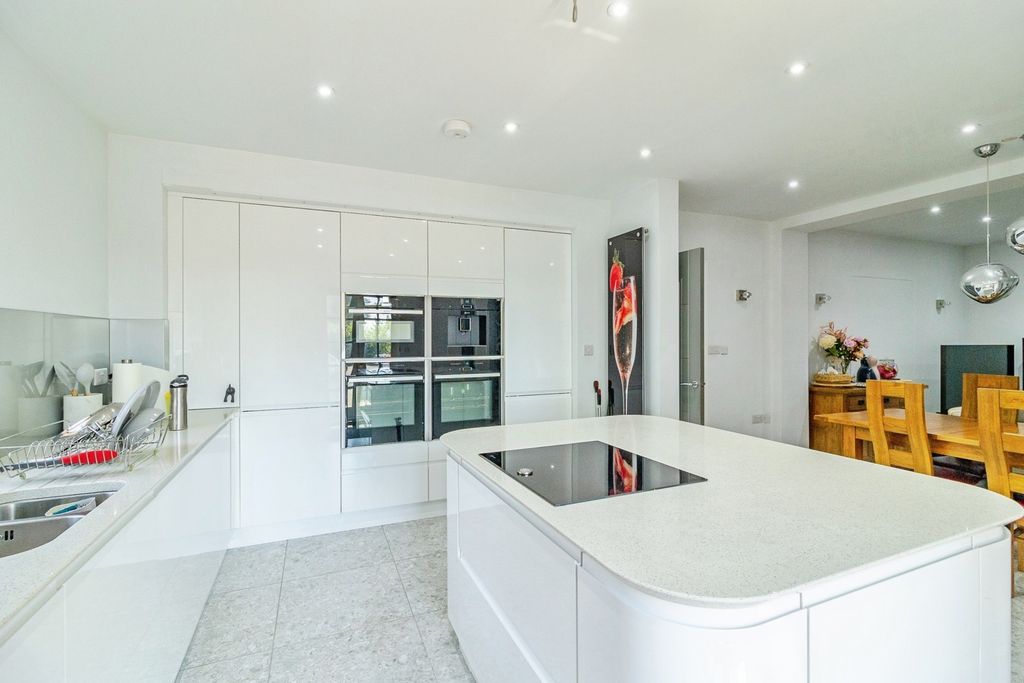 Property photo 3 of 20 Pbox-Img.Jpg