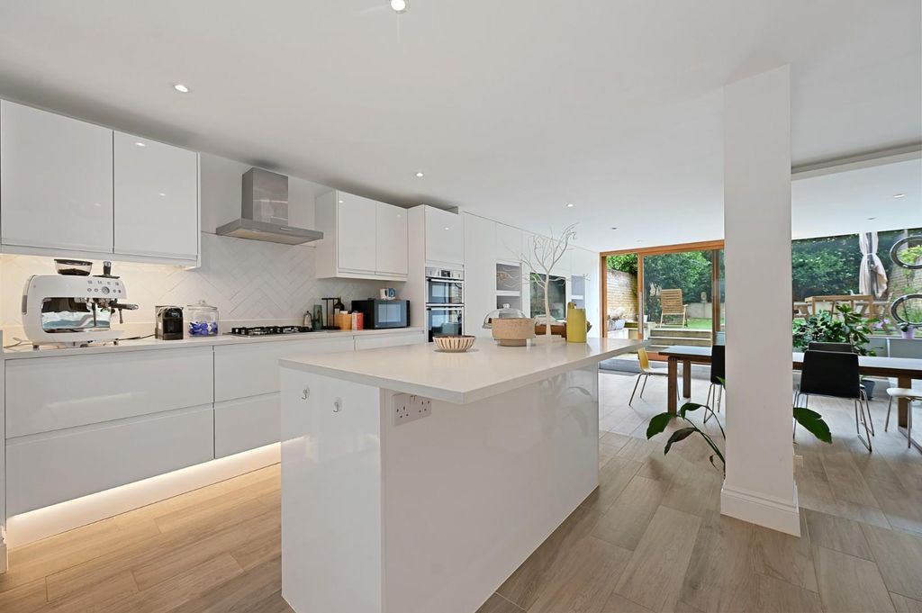 Property photo 1 of 14 Fbl - 52 Bolingbroke Road -  Kitchenb3 (1).Jpg