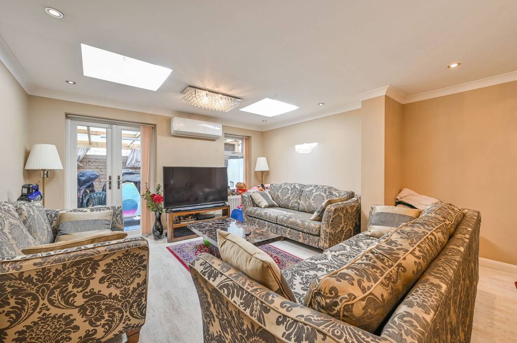 Property photo 2 of 11