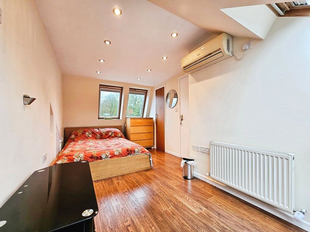 Property photo 3 of 13 Bedroom