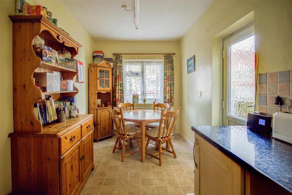 Property photo 2 of 18 Breakfast Room