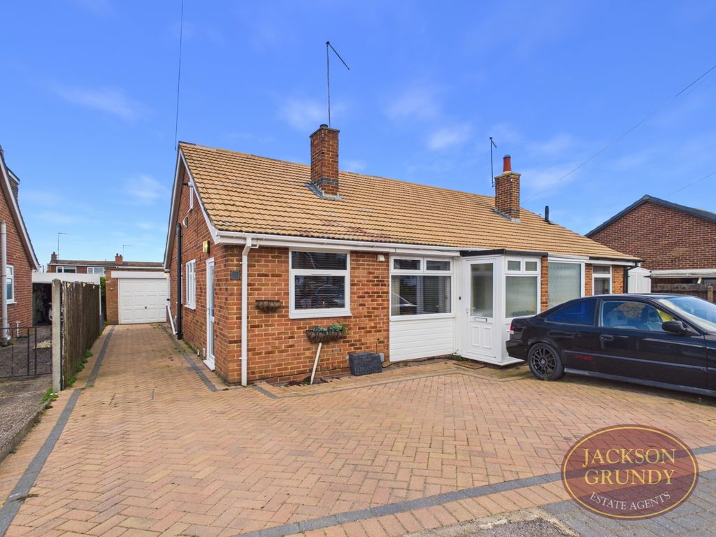 Property photo 1 of 14 Meadow Close