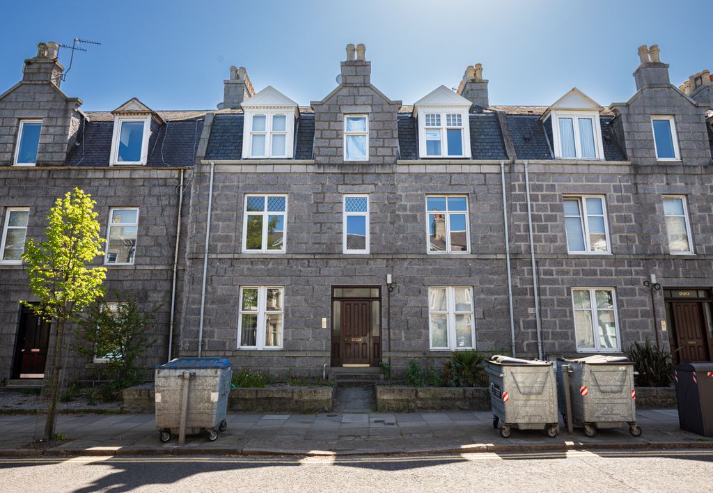 Property photo 2 of 7 Exterior