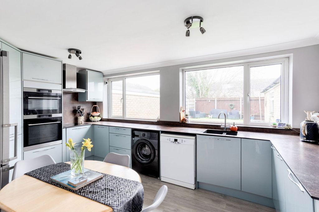 Property photo 3 of 17