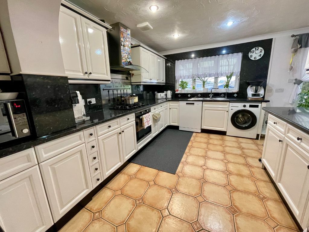 Property photo 3 of 14 4603593